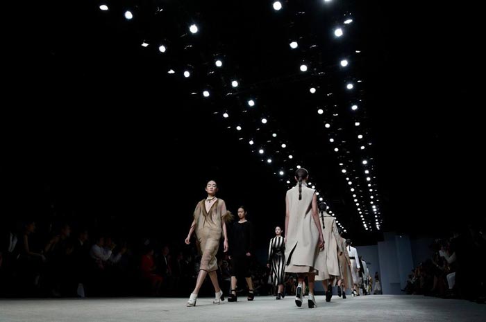 如何策劃一場(chǎng)服裝發(fā)布會(huì)？